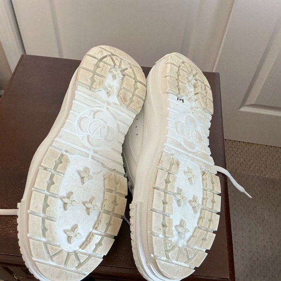 Louis Vuitton Sneaker - Picture 7 of 10